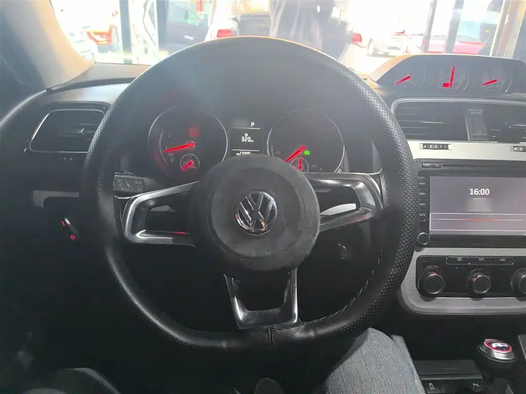 Volkswagen Scirocco 2015 1.4TSI Trend Edition фото 7