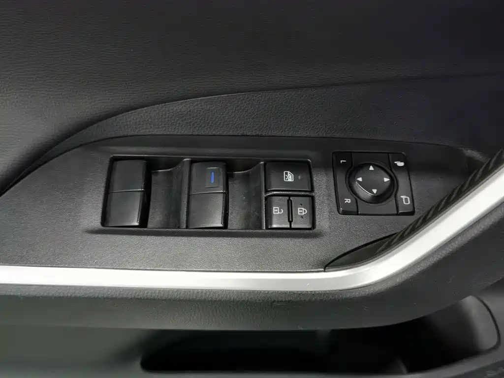 Фото 9 - Toyota RAV4