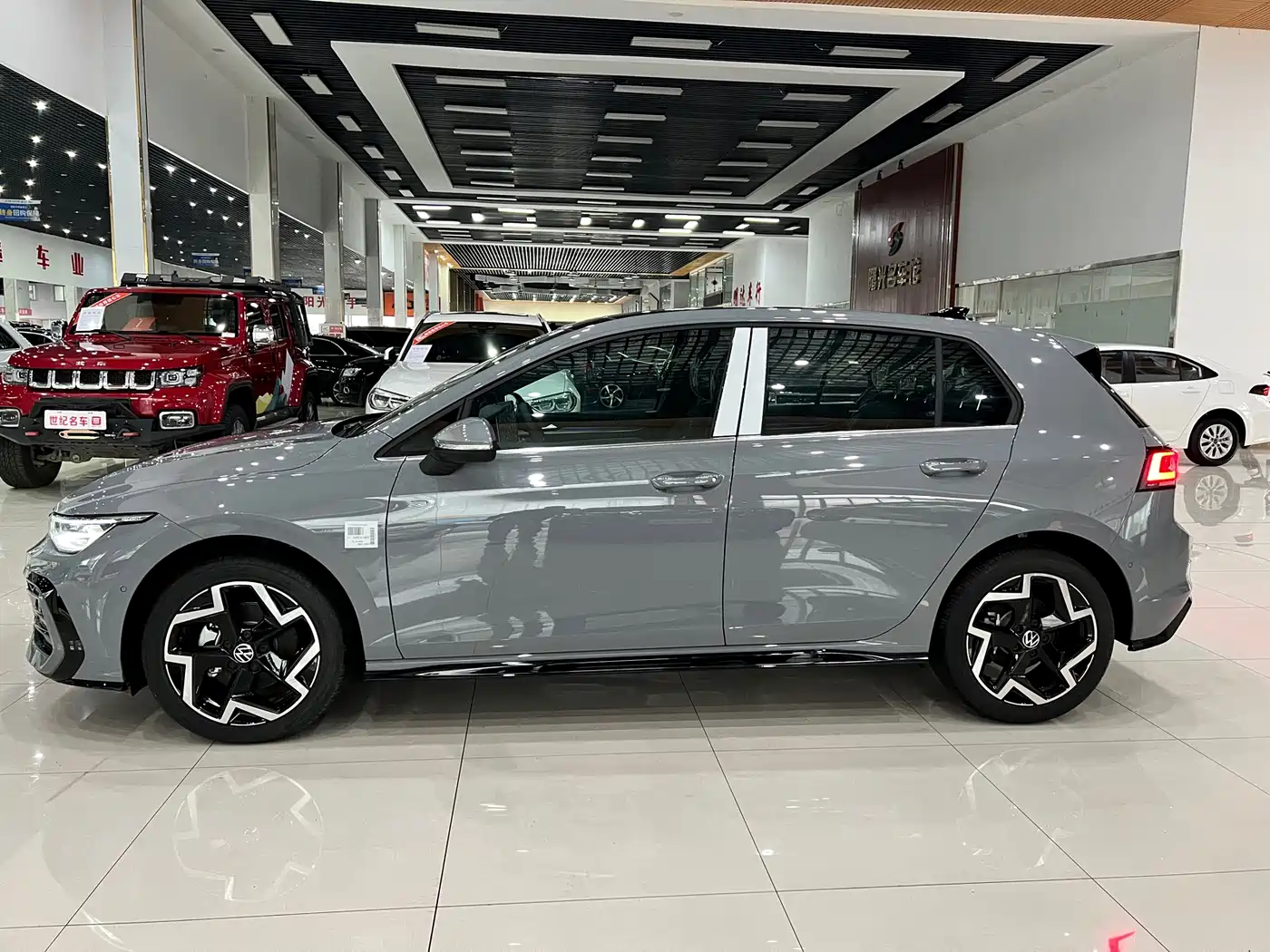 Volkswagen Golf 2025 Facelift 300TSI R-Line фото 14