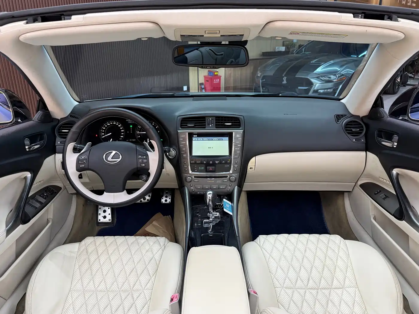 Lexus IS 2009 300C фото 16