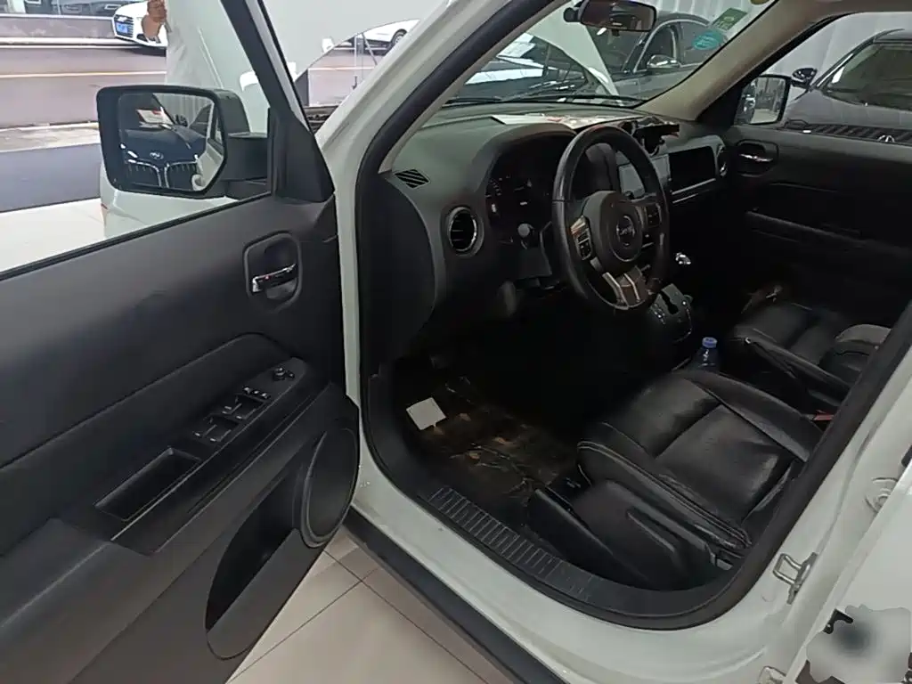 Jeep Patriot 2015 2014 2.4L Sport