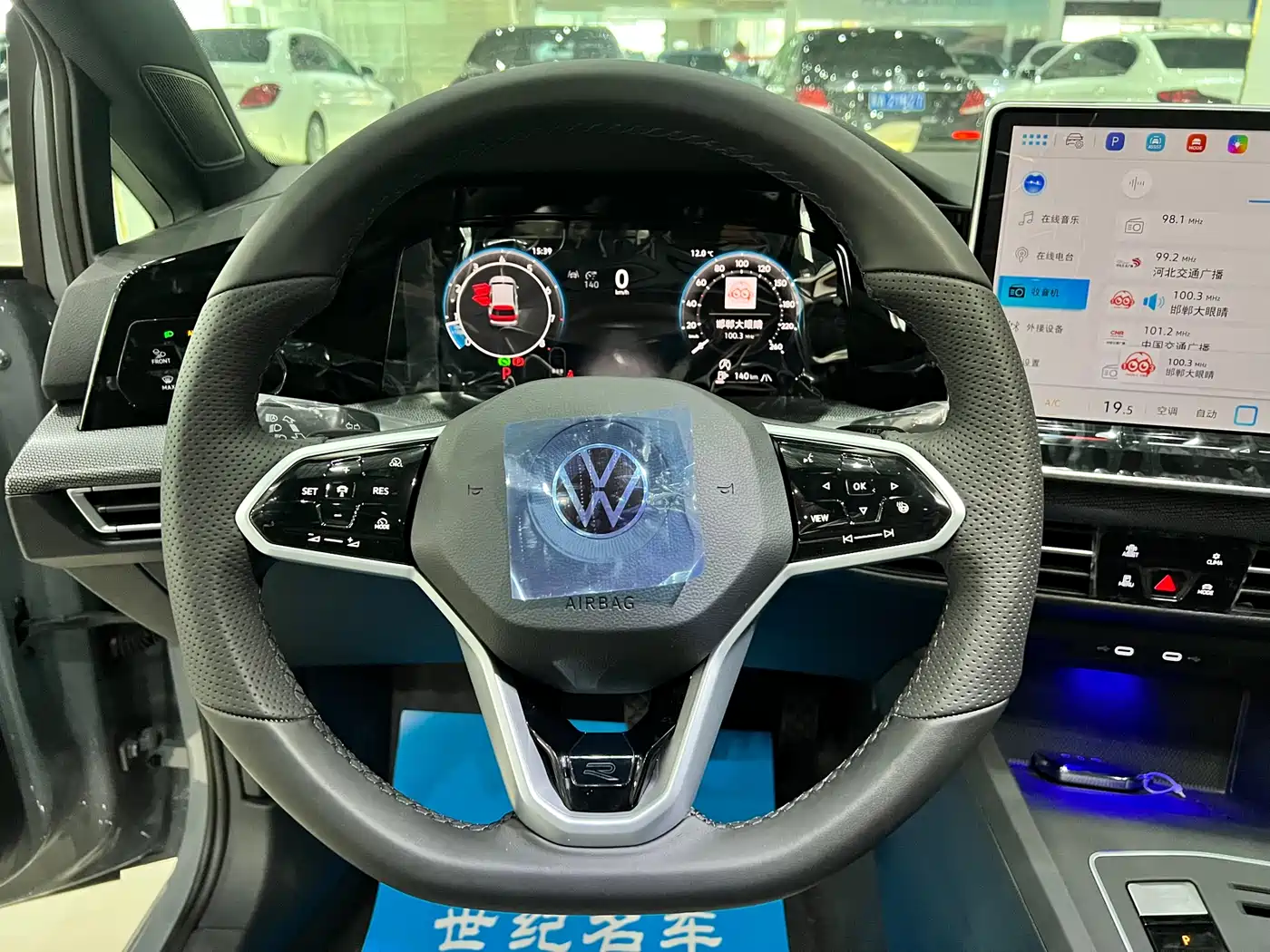 Volkswagen Golf 2025 Facelift 300TSI R-Line фото 13