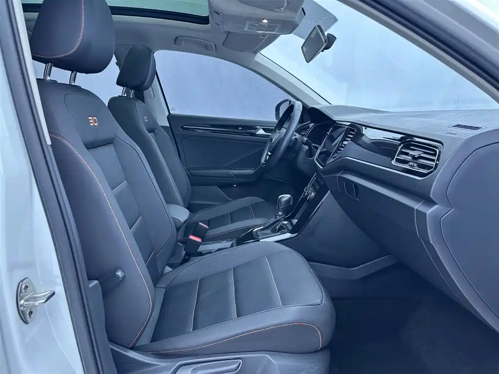 VOLKSWAGEN T ROC EXPLORING SONGS