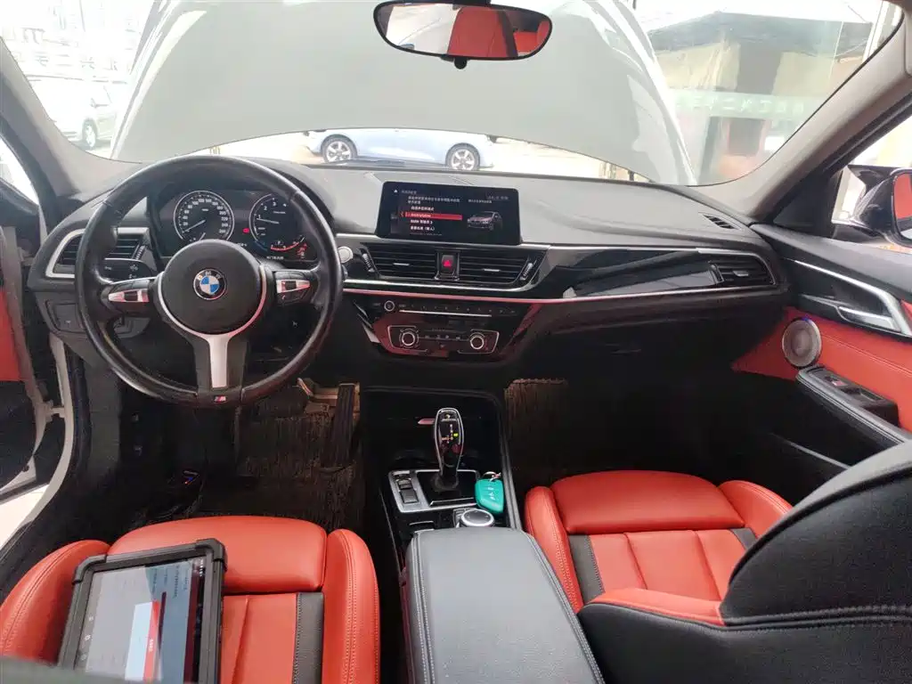 BMW 1-SERIES