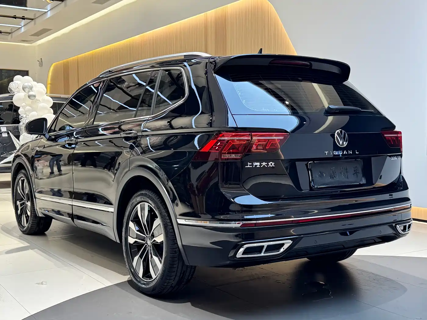 Volkswagen Tiguan L 2022 330TSI Auto 2WD R-Line Premium Edition фото 9