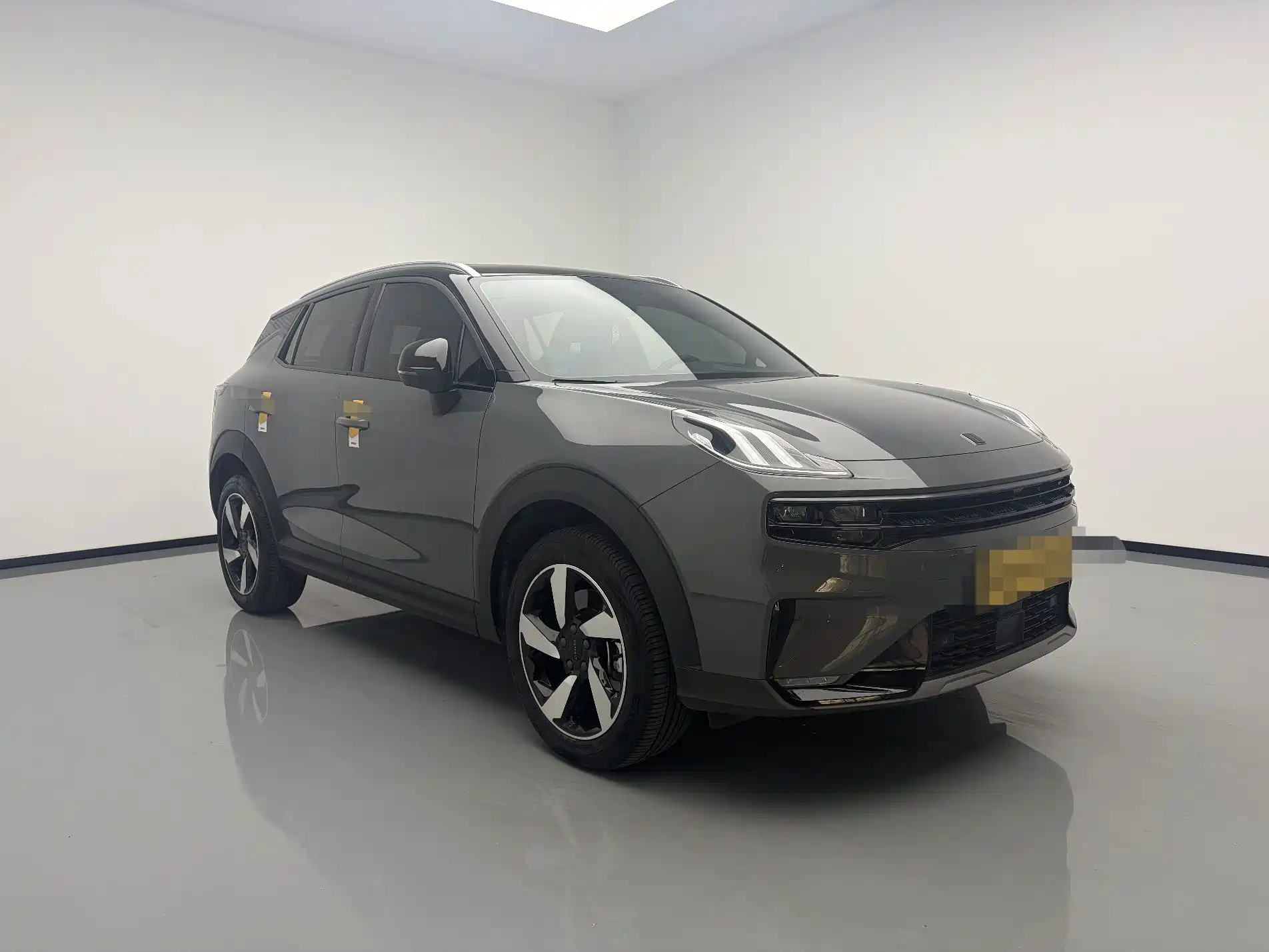 Фото 3 - Lynk & Co 06