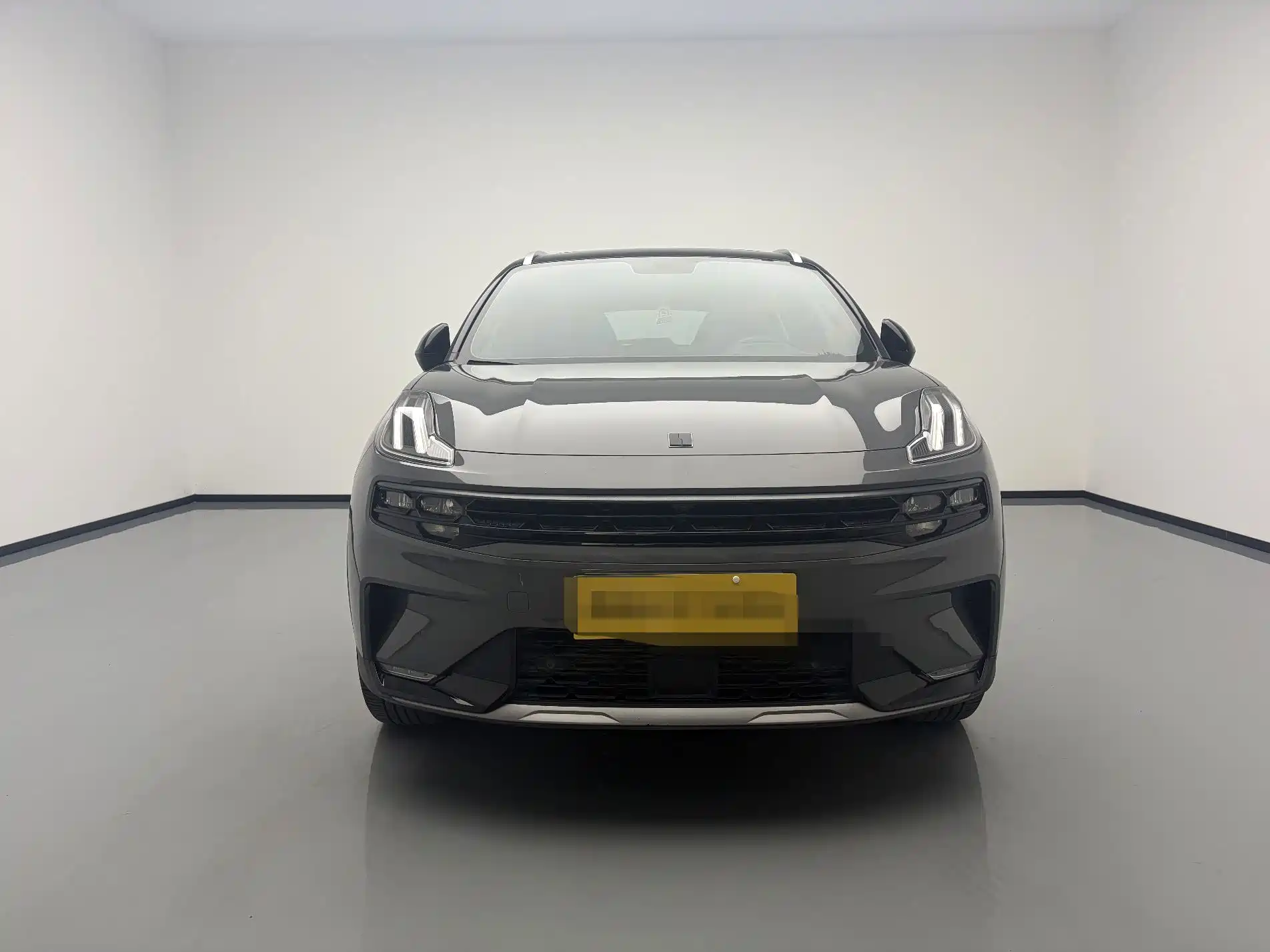 Фото 2 - Lynk & Co 06