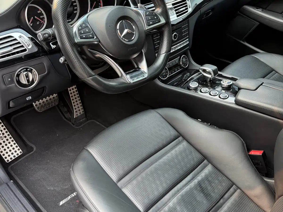 Mercedes-Benz CLS AMG 2015 AMG CLS 63 4MATIC фото 8
