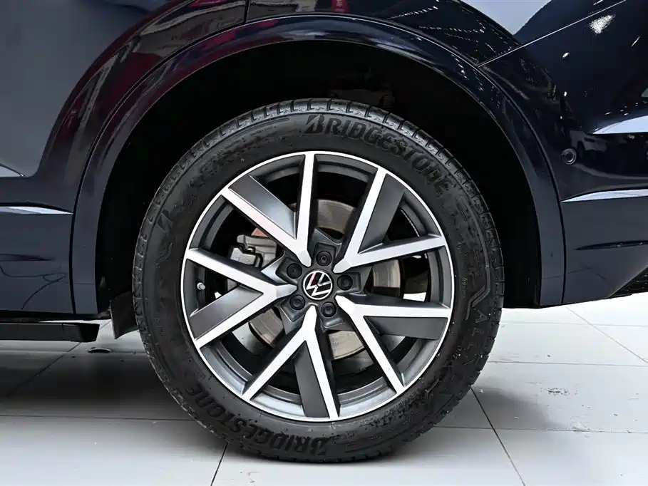 Volkswagen Touareg 2021 3.0TSI R-Line Classic Sport Package фото 37
