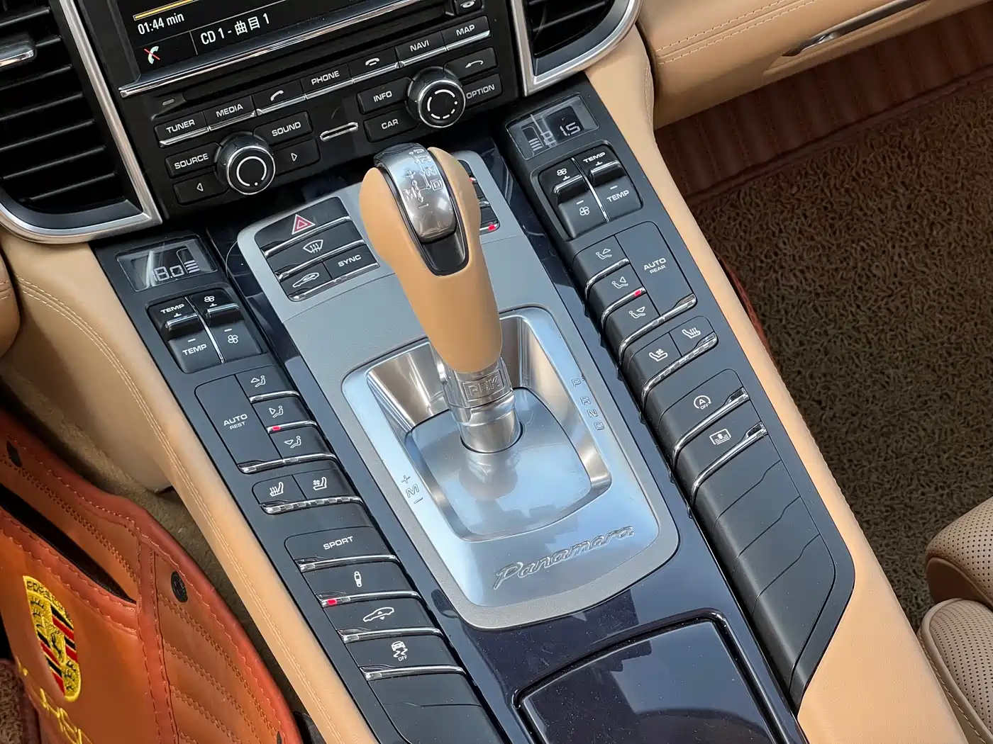 Porsche Panamera 2014 Panamera 4S Sport Edition 3.0T фото 16