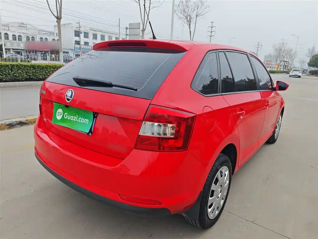 Škoda Skoda Rapid Spaceback 2016 Facelift 1.6L Manual Forward Edition фото 6