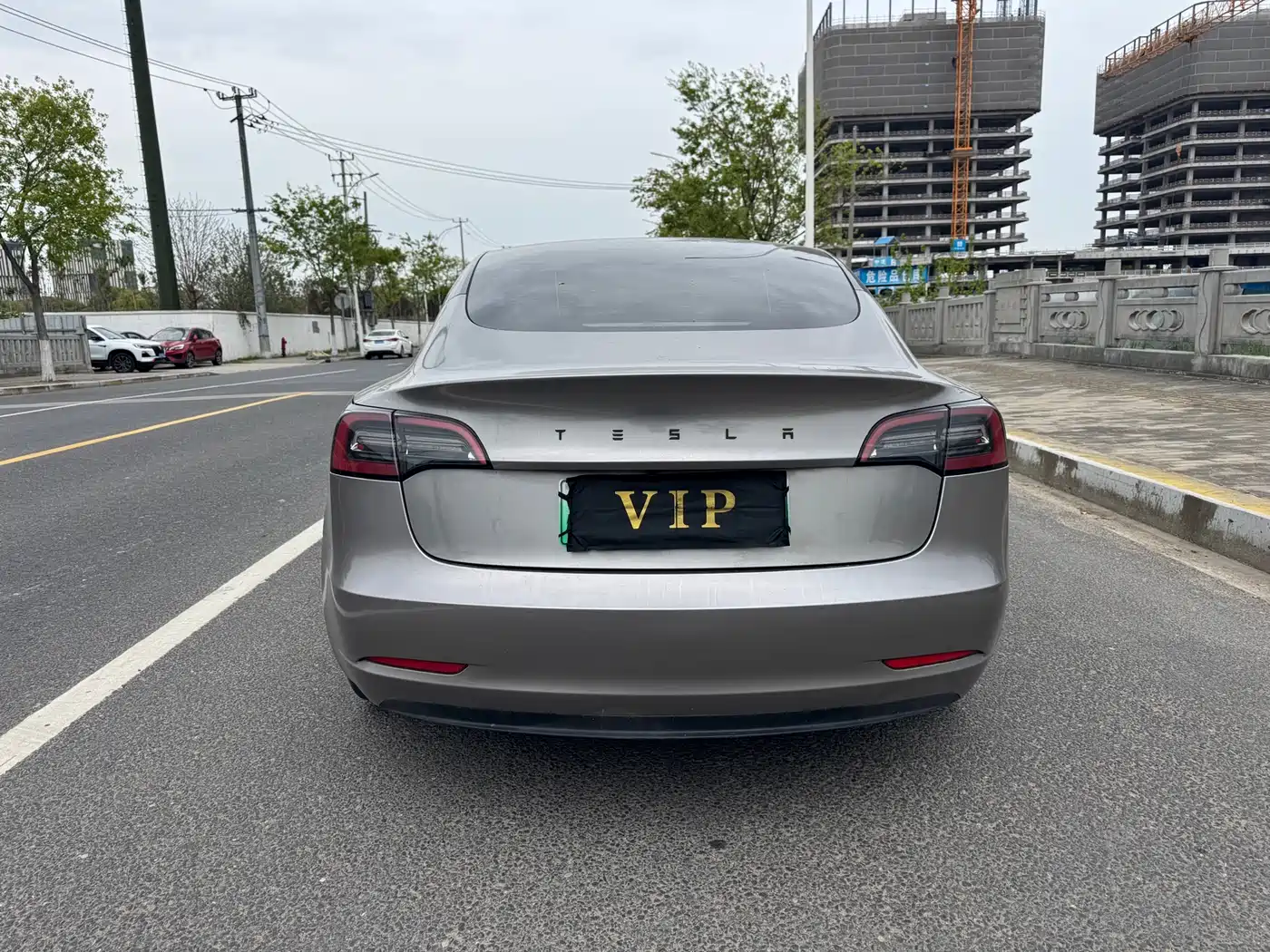 TESLA MODEL 3