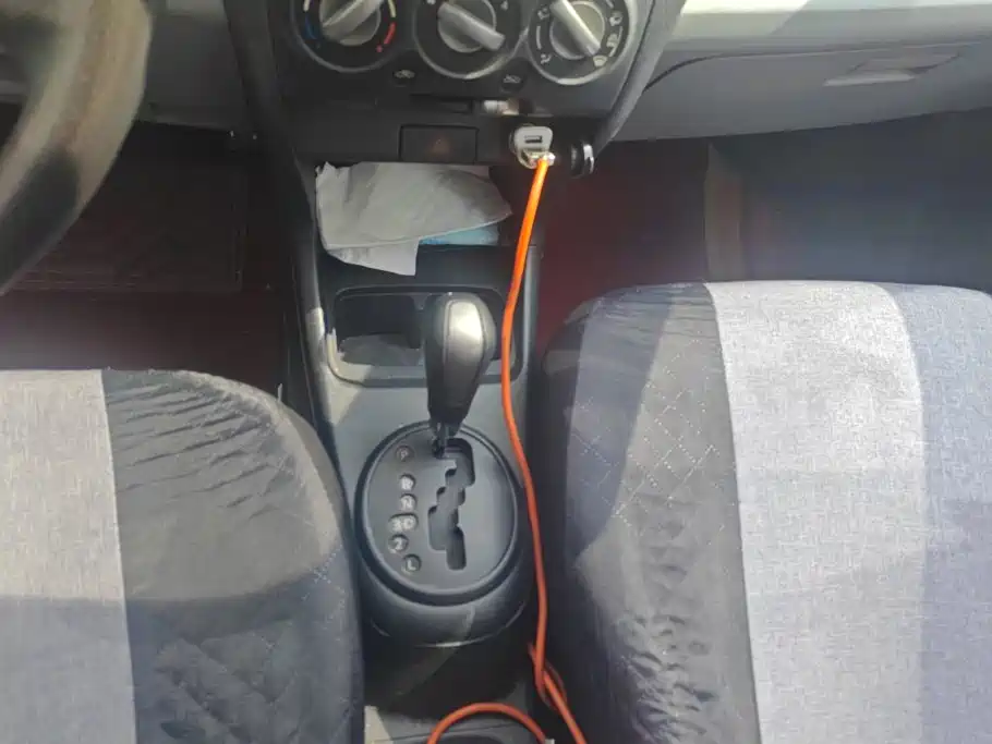 Фото 16 - Suzuki Alto