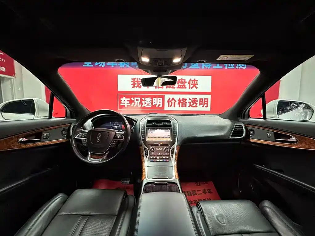 LINCOLN NAVIGATOR (IMPORT)