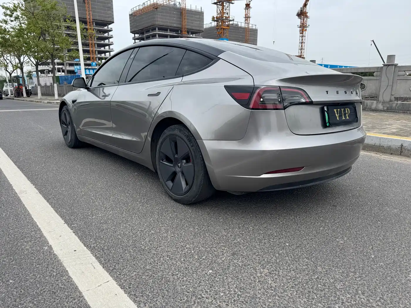 TESLA MODEL 3