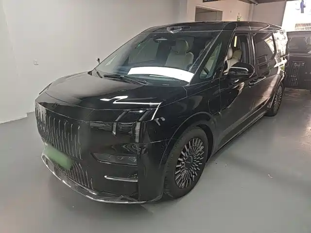 ZEEKR 009 2024 6-seat Executive AWD 108kWh