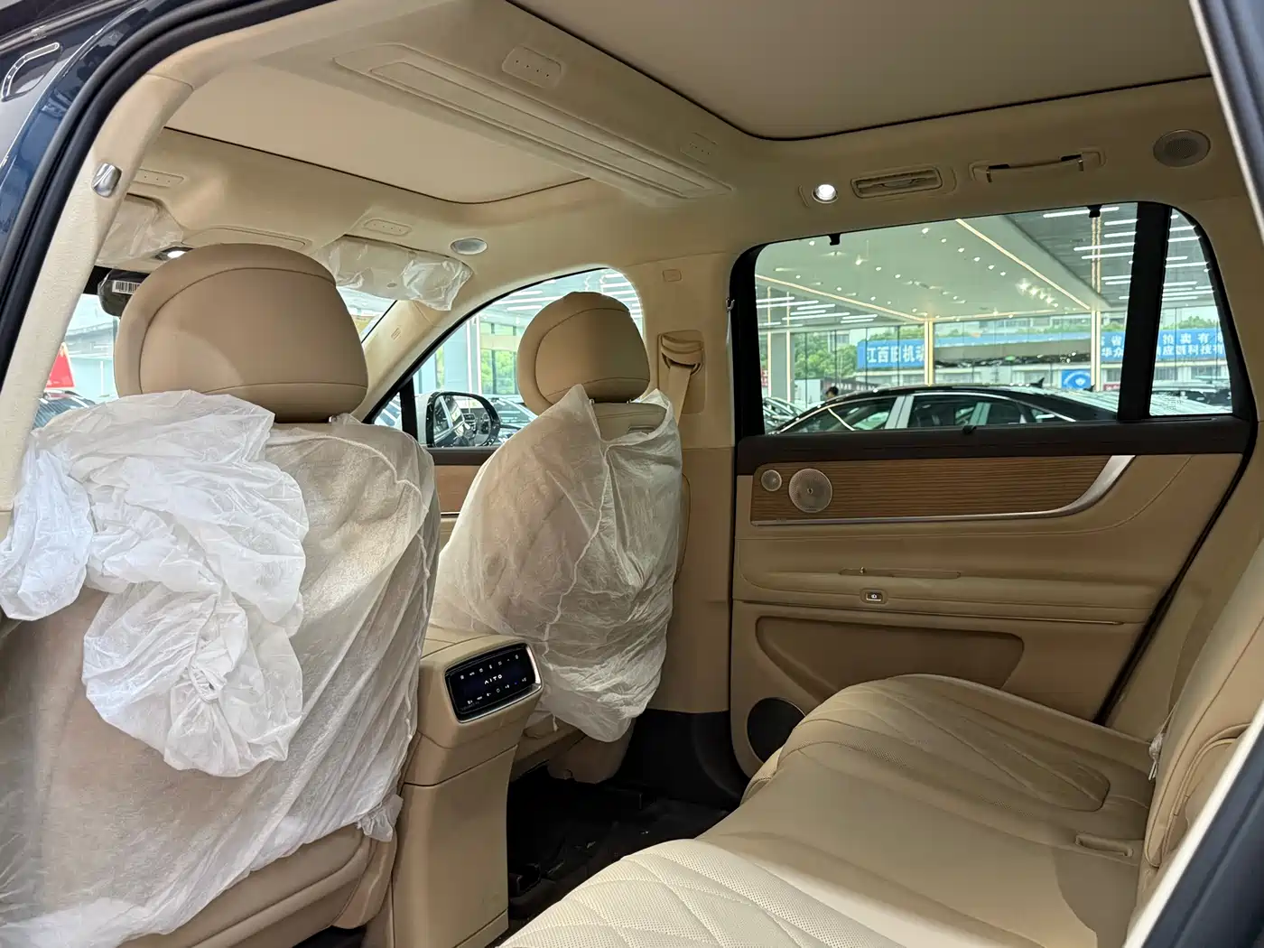 AITO Wenjie AITO M9 2024 Model Extended Range Ultra Edition 52kWh 5-Seater фото 22