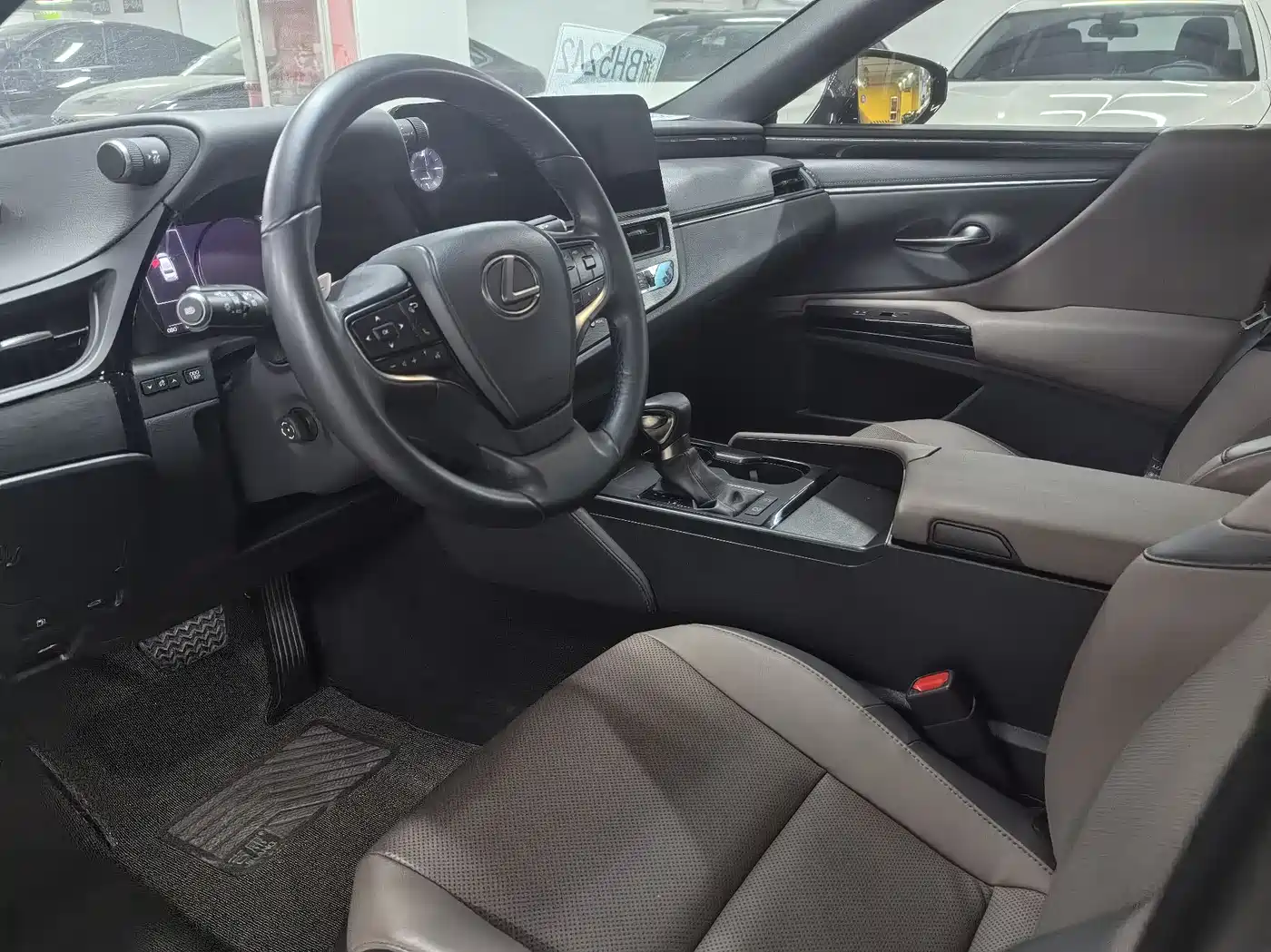 Lexus ES 2021 200 Luxury Edition фото 4