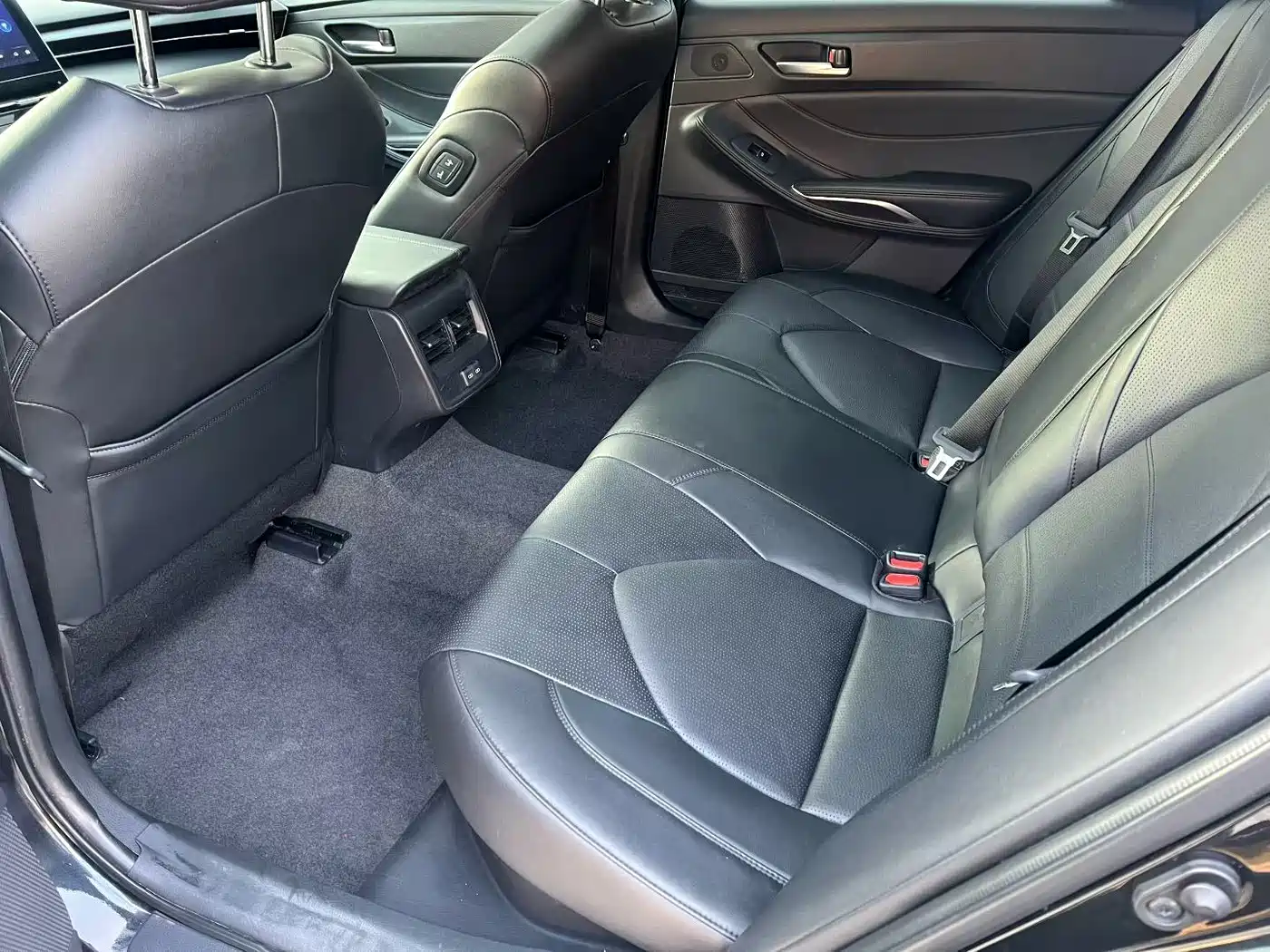 Toyota Avalon 2022 Hybrid 2.5L Luxury Edition фото 7