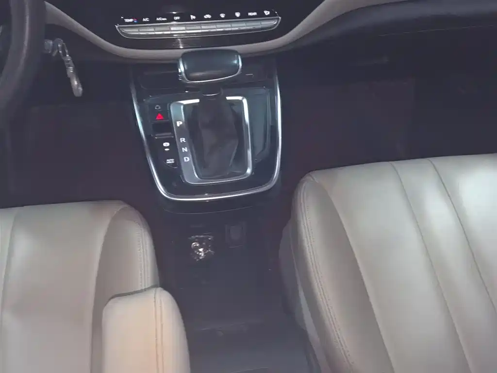 GAC Trumpchi Trumpchi M6 2019 270T DCT Elite Edition (7-seater) (China VI) фото 6