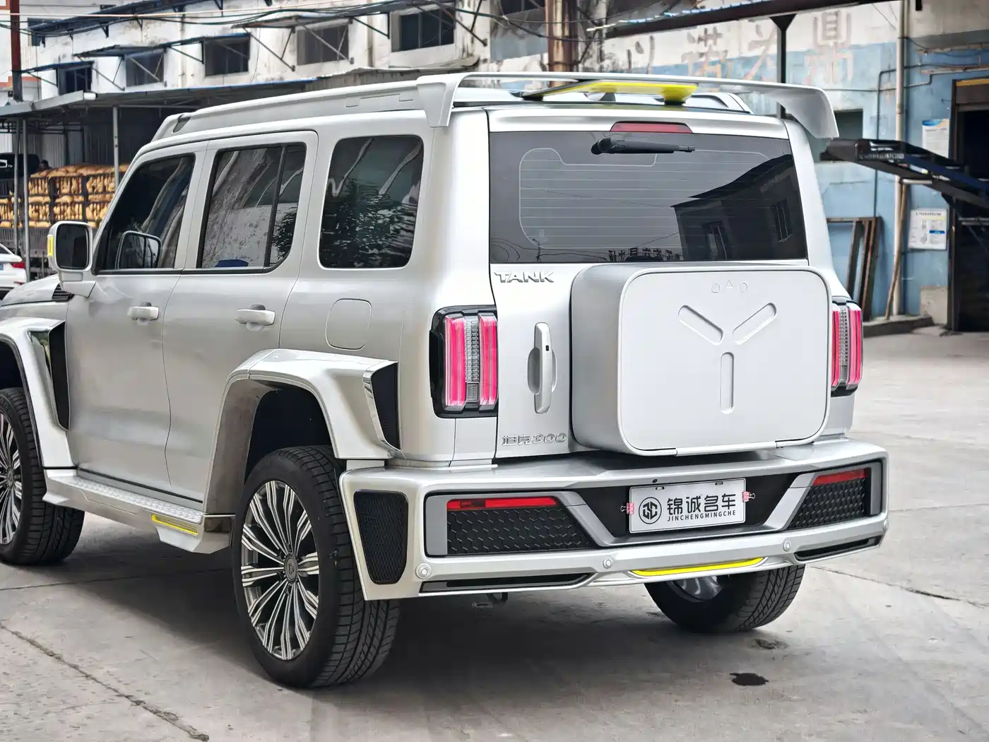 TANK CO CREATION TANK 300