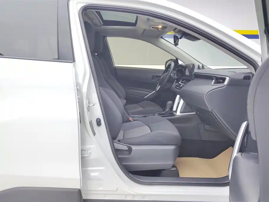 Toyota Frontlander 2023 2.0L CVT Leading Edition фото 8