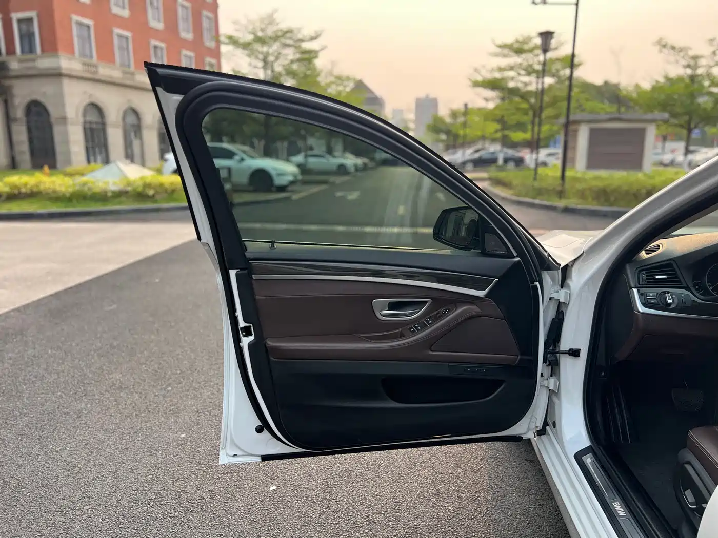 BMW 5 Series 2017 525Li Luxury Design Package фото 13