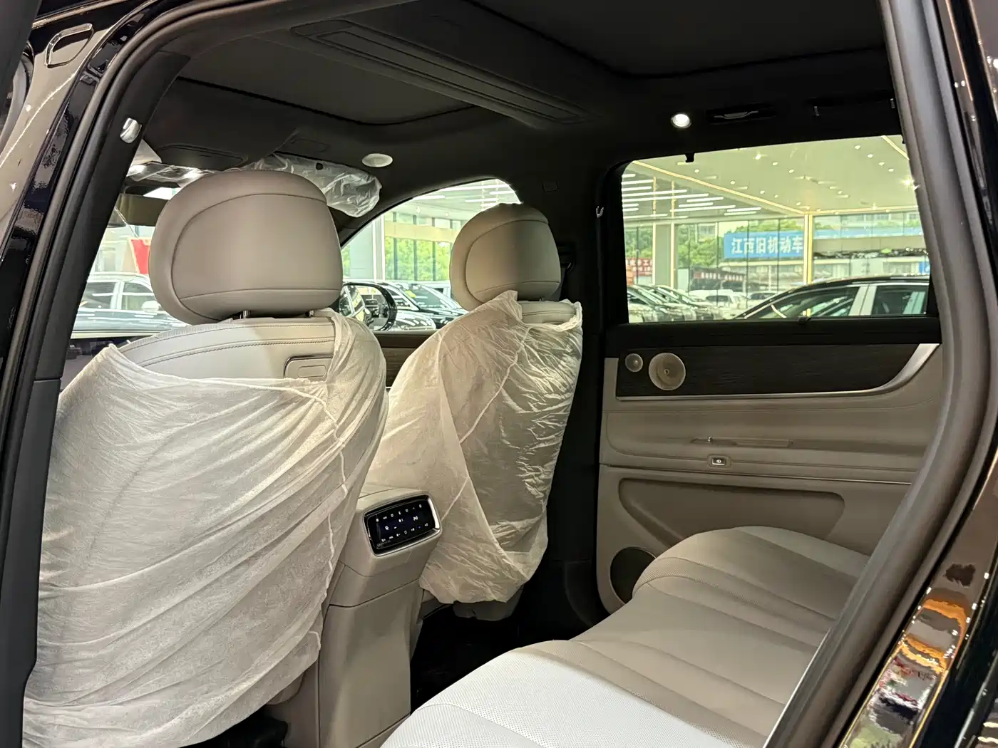 AITO Wenjie AITO M9 2024 Model Extended Range Ultra Edition 52kWh 5-Seater фото 22