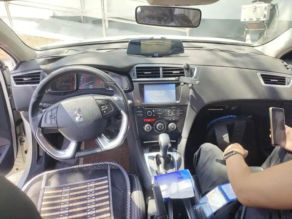 DS 5LS 2014 2014 1.8L Automatic Comfort VTi140