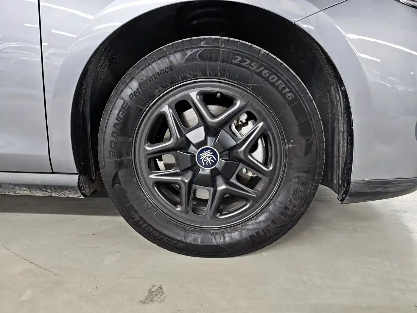BYD Qin PLUS 2025 DM-i Smart Drive 55KM Leader фото 4