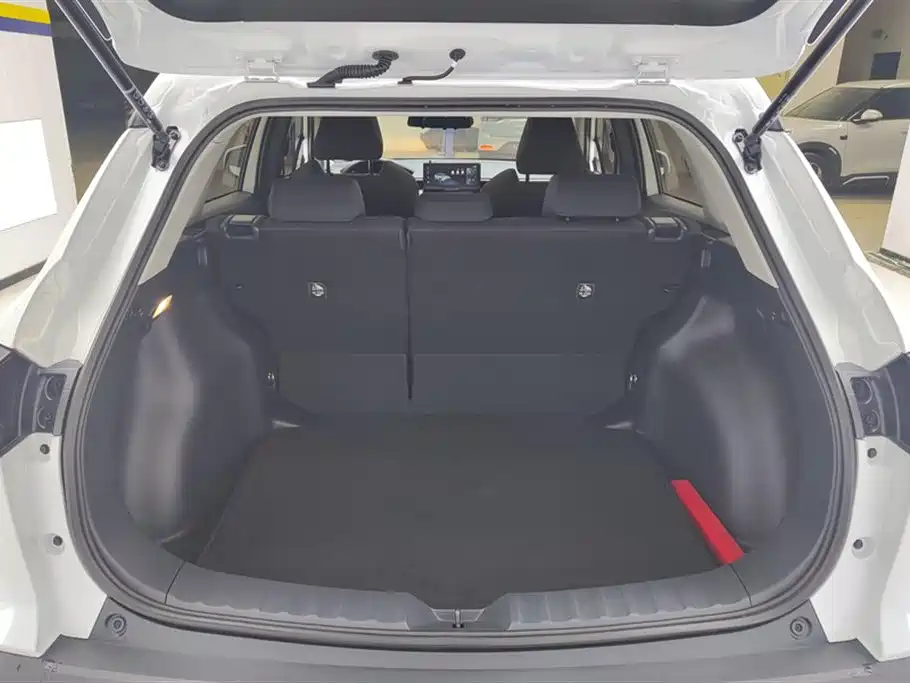 Toyota Frontlander 2023 2.0L CVT Leading Edition фото 4