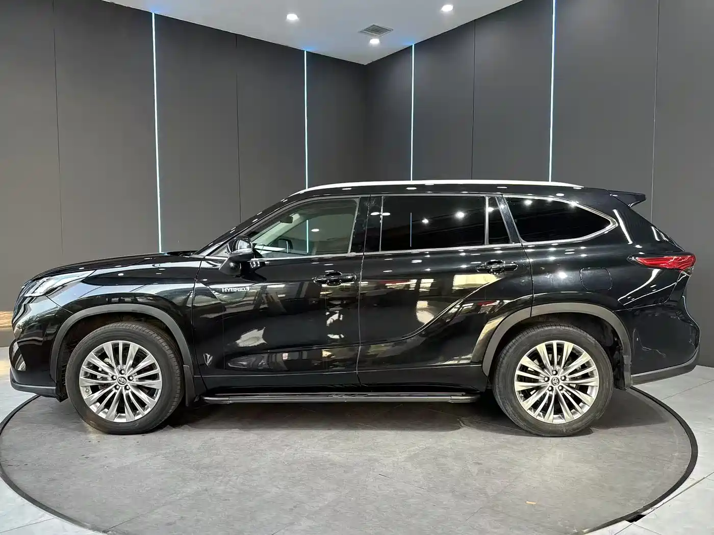 TOYOTA HIGHLANDER
