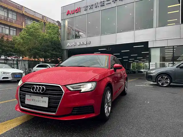 Audi A3 2018 30th Anniversary Sportback 35 TFSI Progressive — фото 1