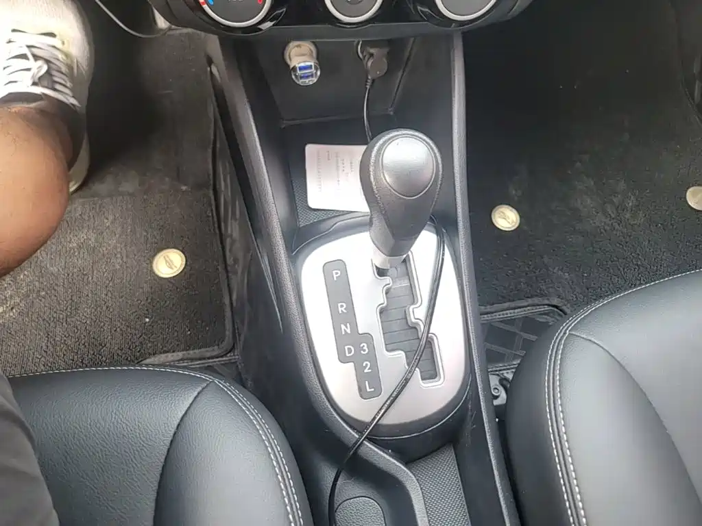 Kia K2 2017 2015 Sedan 1.4L AT GLS