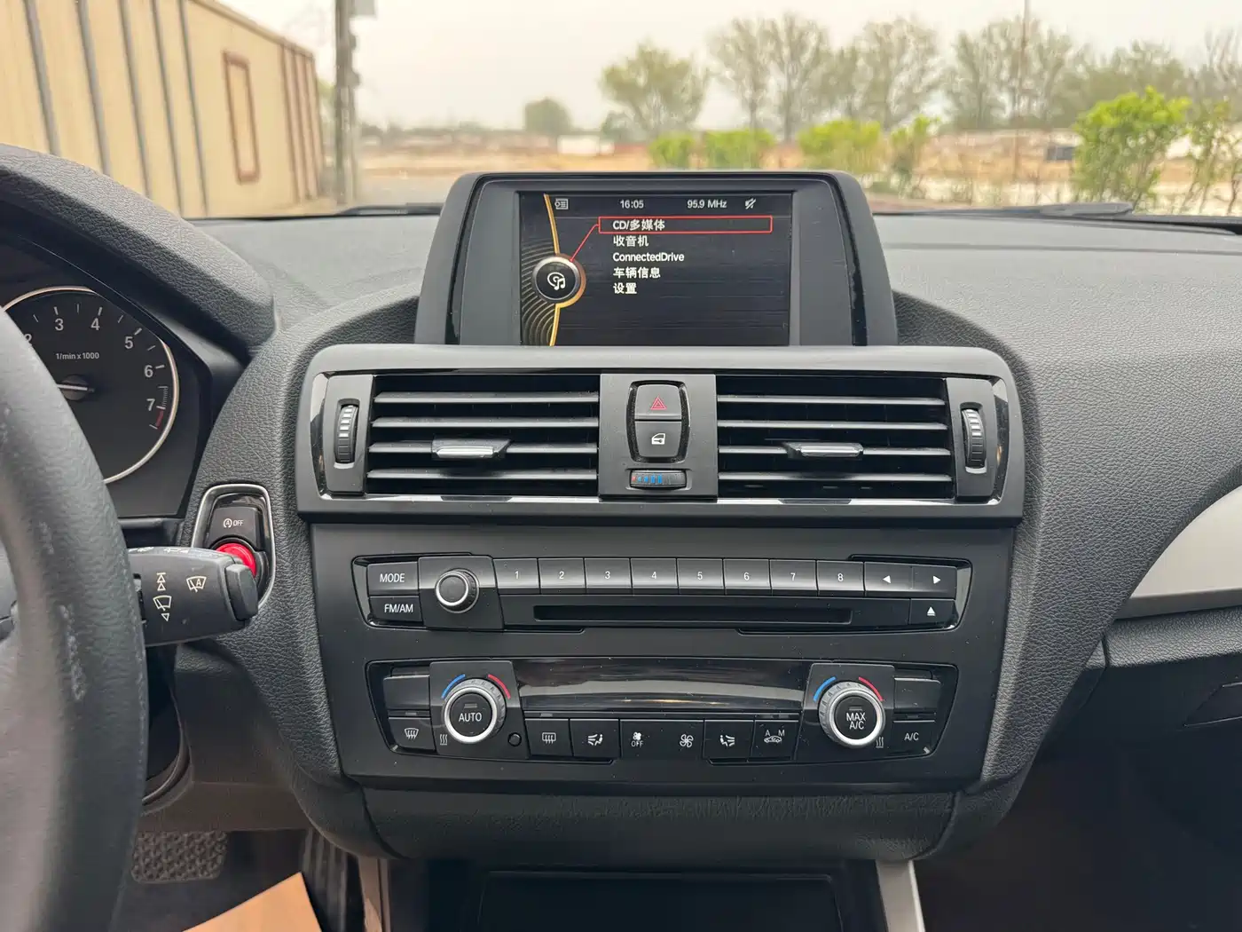 BMW 1 Series (Import) 2013 Facelift 118i Leading Model фото 16