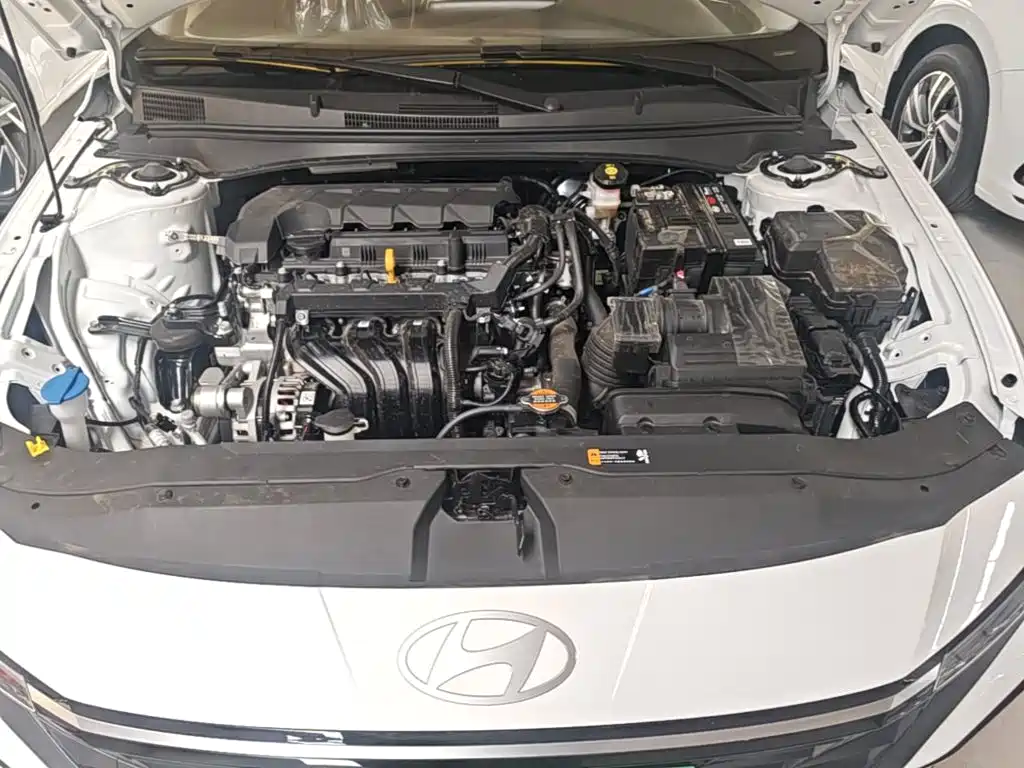 Photo 20 - Hyundai Elantra