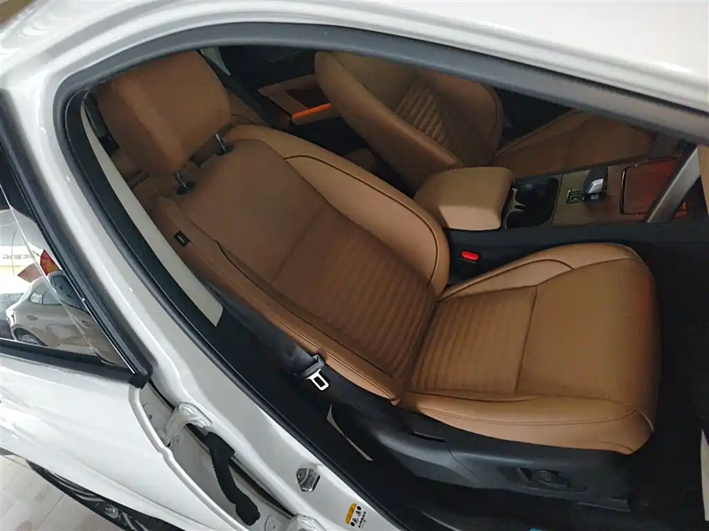 Land Rover Discovery Sport 2024 Performance Technology Edition фото 25