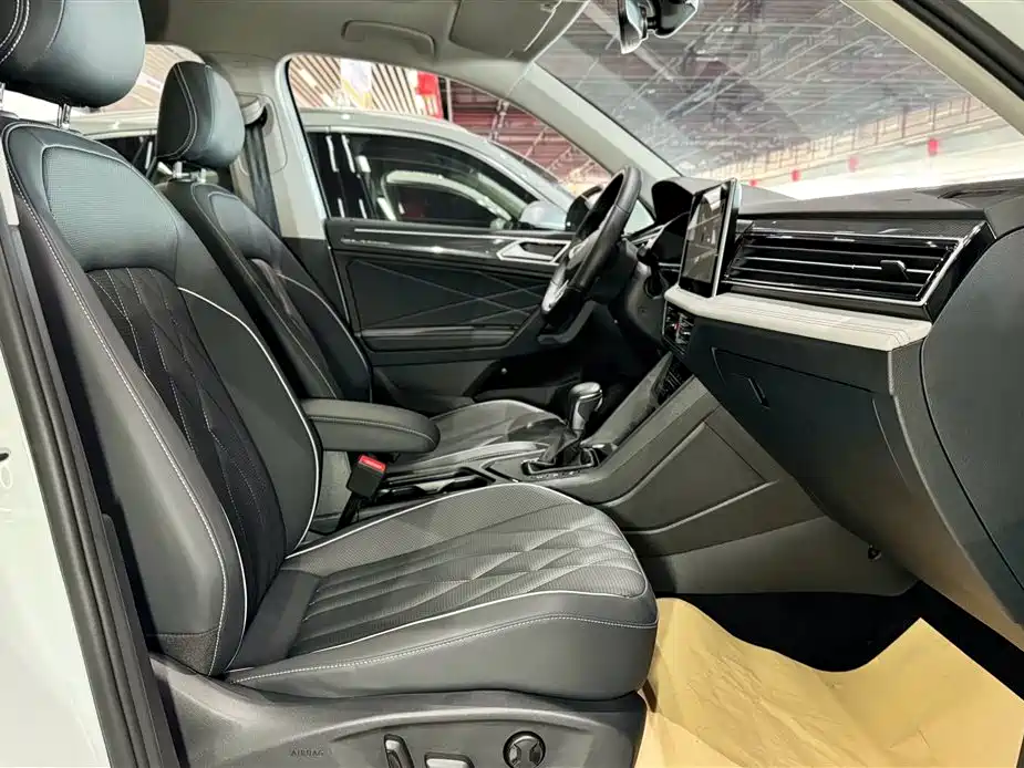 Volkswagen Tiguan L 2024 330TSI Automatic 2WD R-Line Premium Enjoyment Edition фото 20