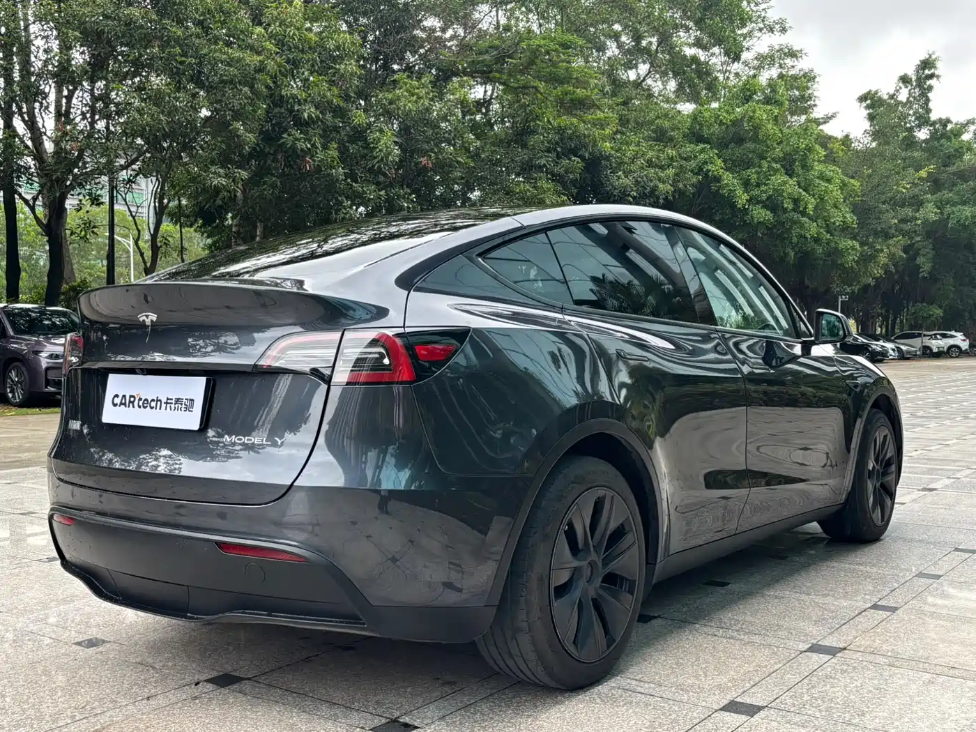 TESLA MODEL Y