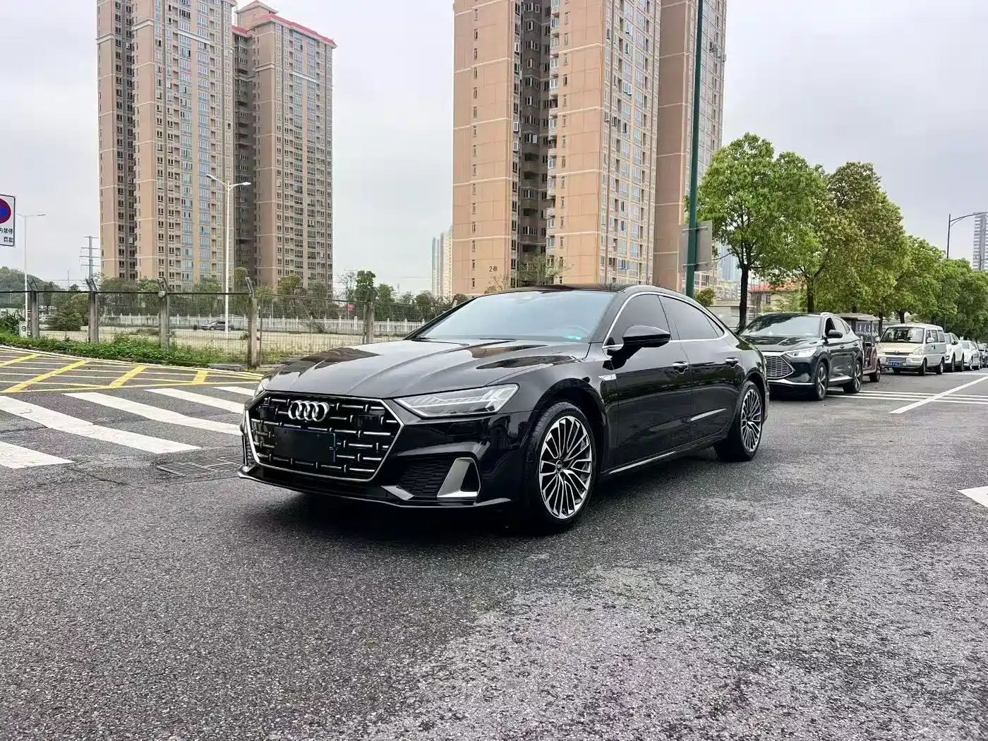 Photo 1 - Audi A7L