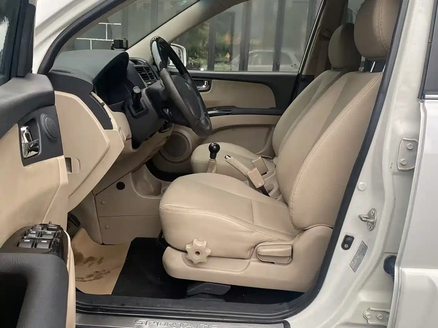 Kia Sportage 2011 2.0L Manual 2WD GLS фото 9