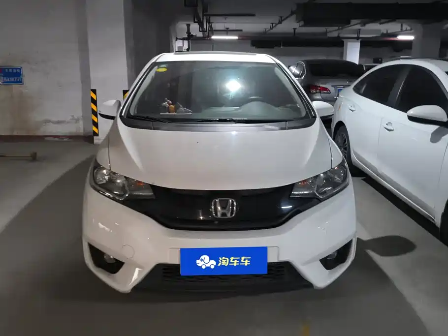 Фото 2 - Honda Fit
