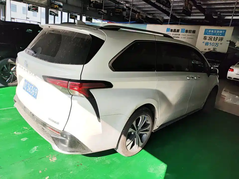 Toyota Granvia 2023 2022 2.5L Hybrid Premium Edition