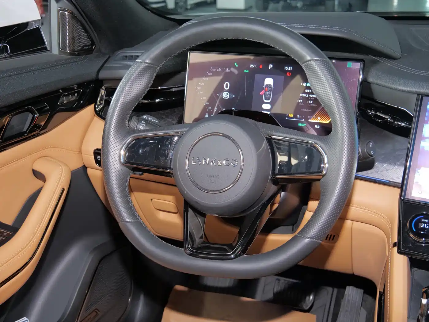 Lynk & Co 09 EM-P 2021 2.0T PHEV Halo 6-seater фото 17