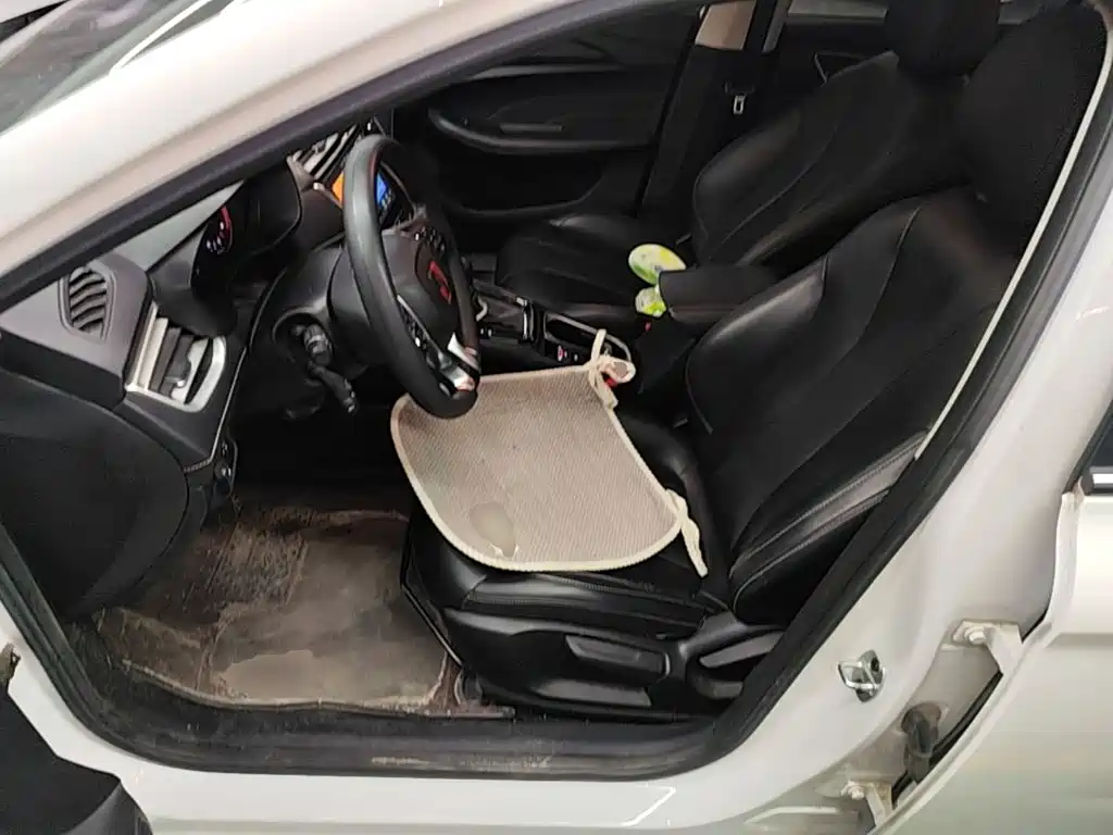 Roewe i5 2019 2019 1.5L Automatic 4G Connected LingHao Flagship Version