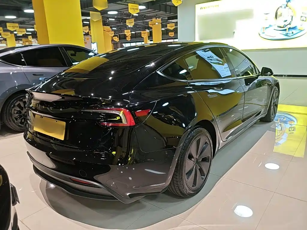 Фото 7 - Tesla Model 3