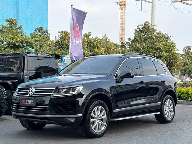 VOLKSWAGEN TOUAREG