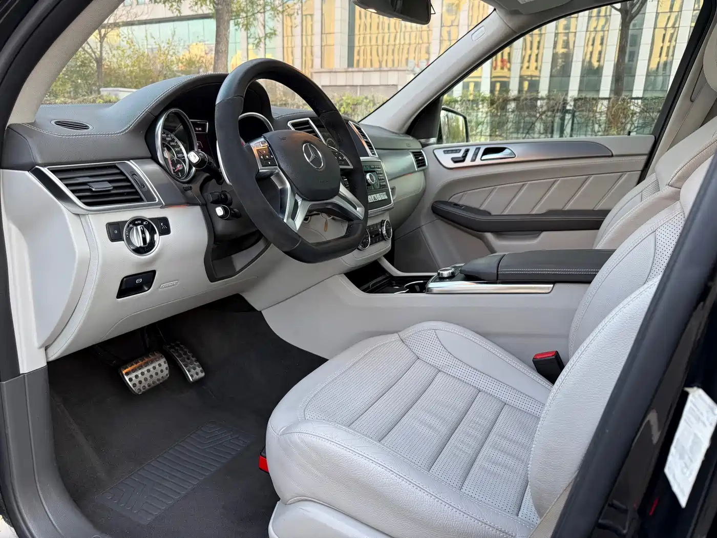 Mercedes-Benz M-Class AMG 2012 AMG ML 63 фото 10