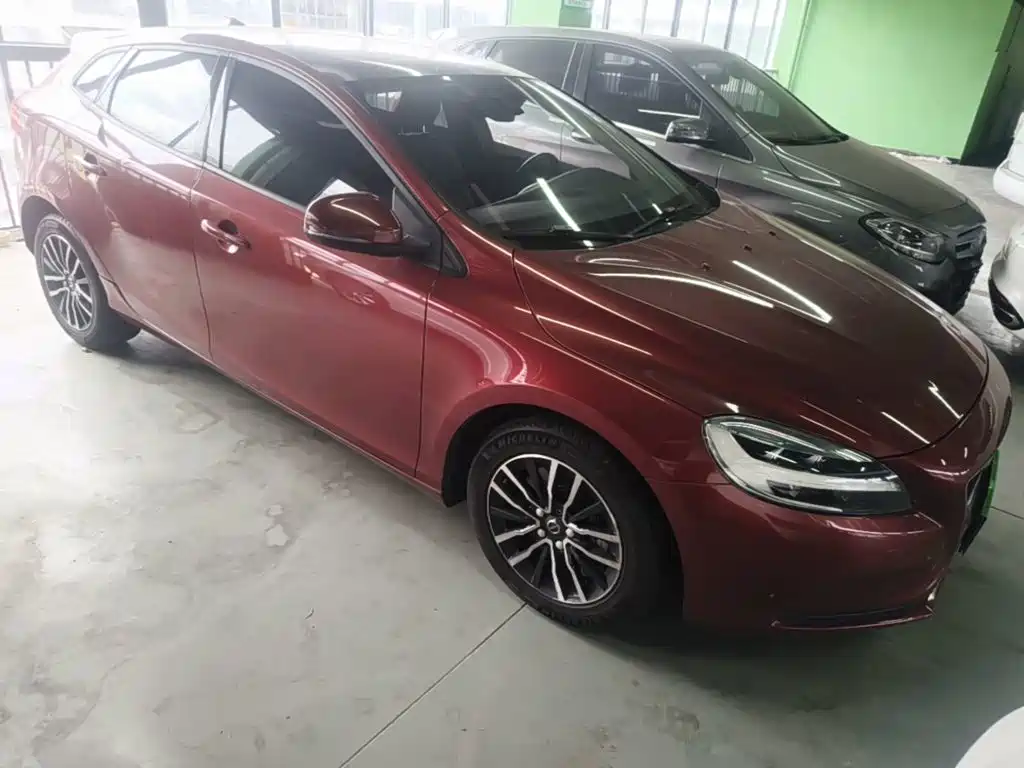 Фото 4 - Volvo V40