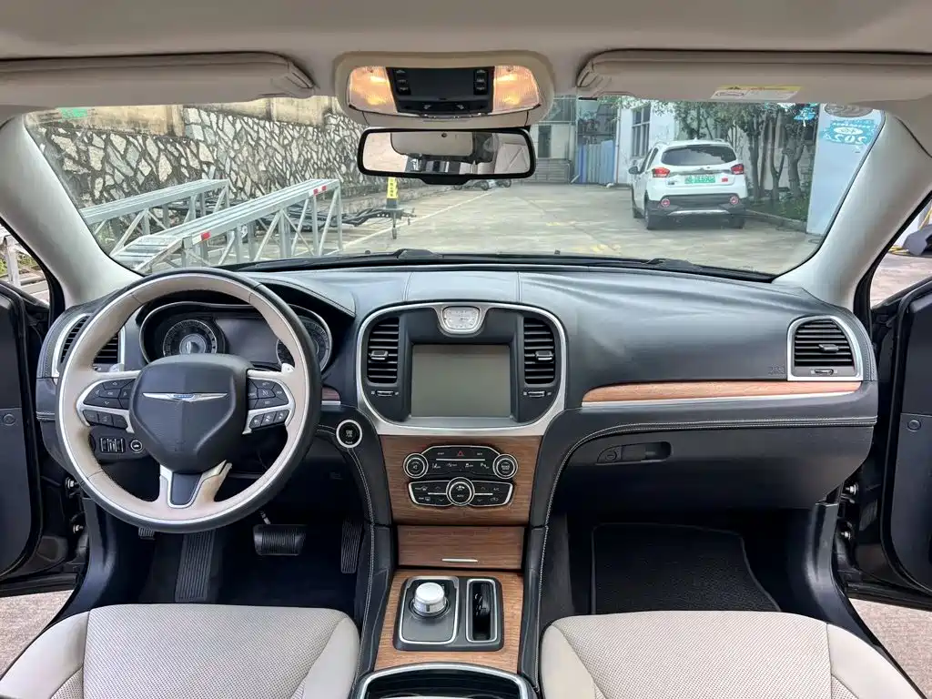 Chrysler 300C (Import) 2016 2016 3.0L Beyond Edition